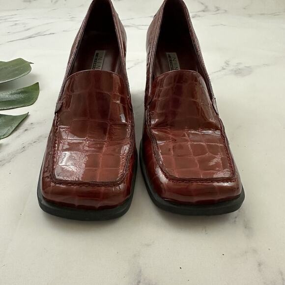Nine & Co Womens Vintage Y2k Square Toe Heels Size 6 Red Patent Leather Block - Picture 3 of 8